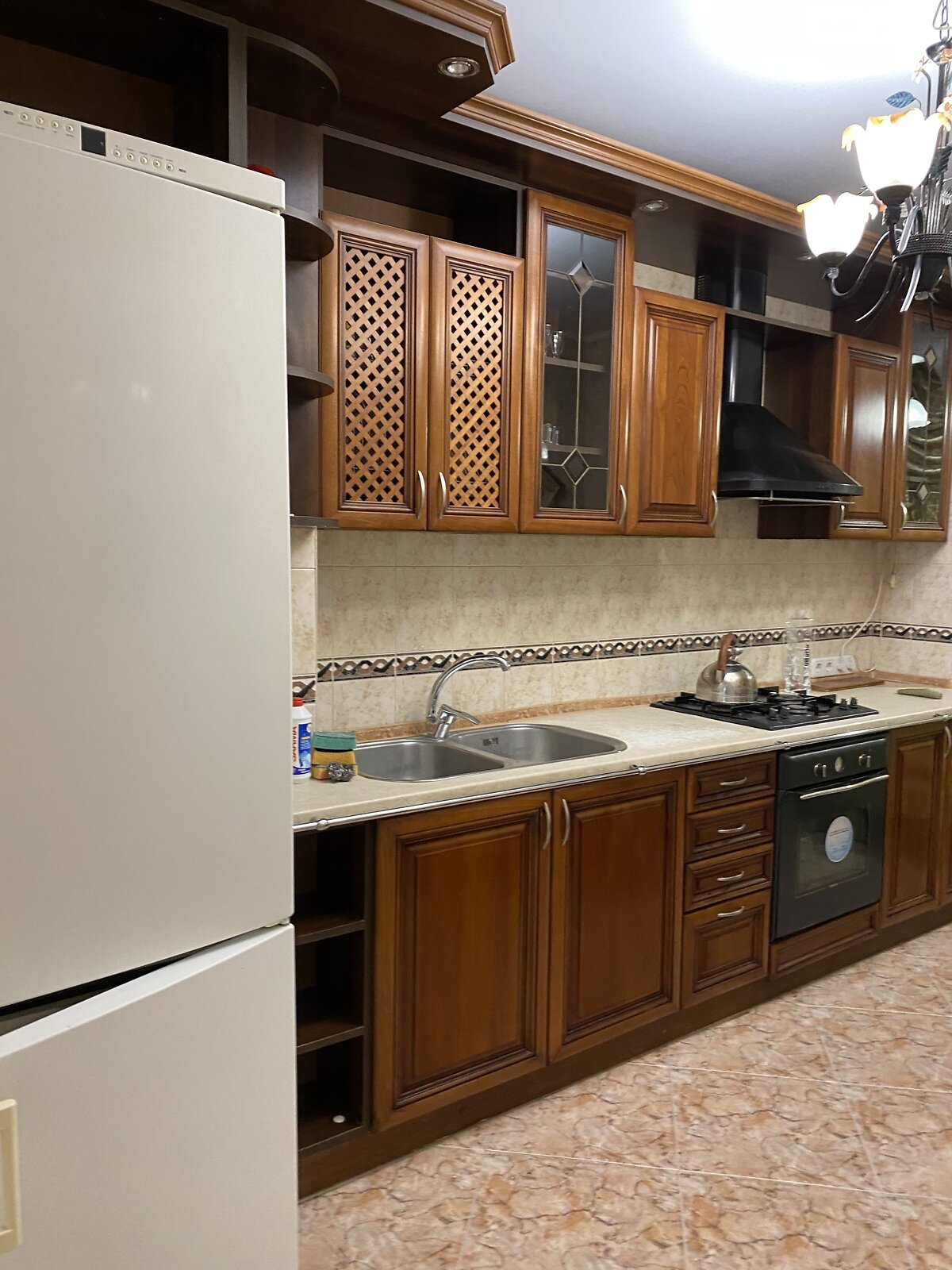 трехкомнатная квартира в Одессе, район Таирова, на ул. Евгения Чикаленко 63А в аренду на долгий срок помесячно фото 1