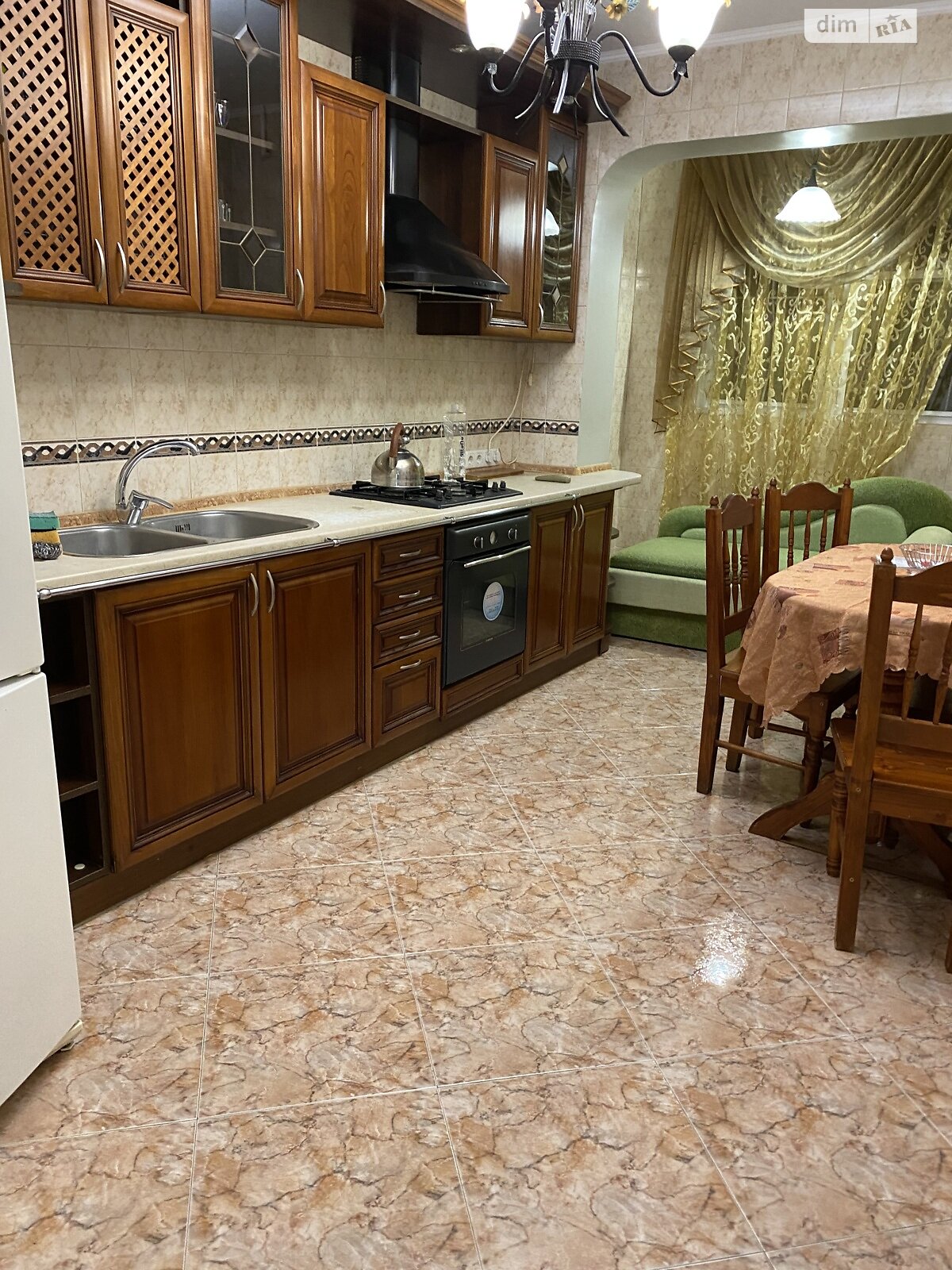 трехкомнатная квартира в Одессе, район Таирова, на ул. Евгения Чикаленко 63А в аренду на долгий срок помесячно фото 1