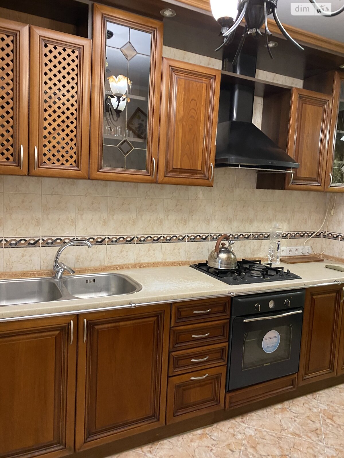 трехкомнатная квартира в Одессе, район Таирова, на ул. Евгения Чикаленко 63А в аренду на долгий срок помесячно фото 1