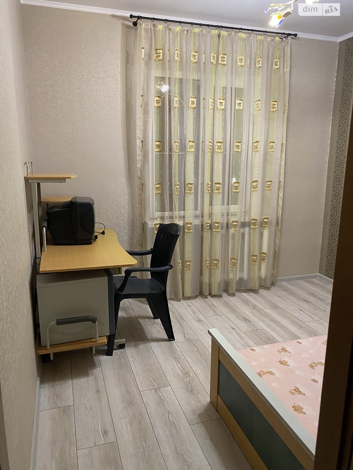 трехкомнатная квартира в Одессе, район Таирова, на ул. Евгения Чикаленко 63А в аренду на долгий срок помесячно фото 1