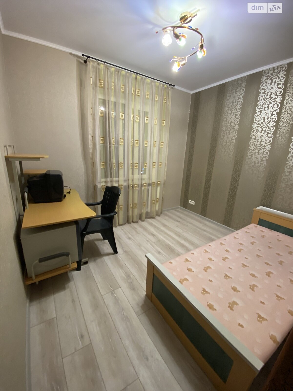 трехкомнатная квартира в Одессе, район Таирова, на ул. Евгения Чикаленко 63А в аренду на долгий срок помесячно фото 1