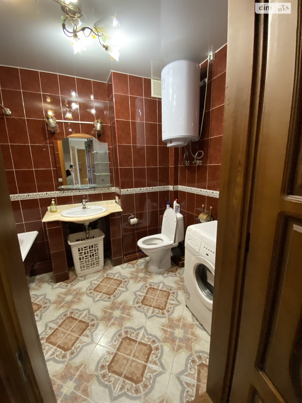 трехкомнатная квартира в Одессе, район Таирова, на ул. Евгения Чикаленко 63А в аренду на долгий срок помесячно фото 1