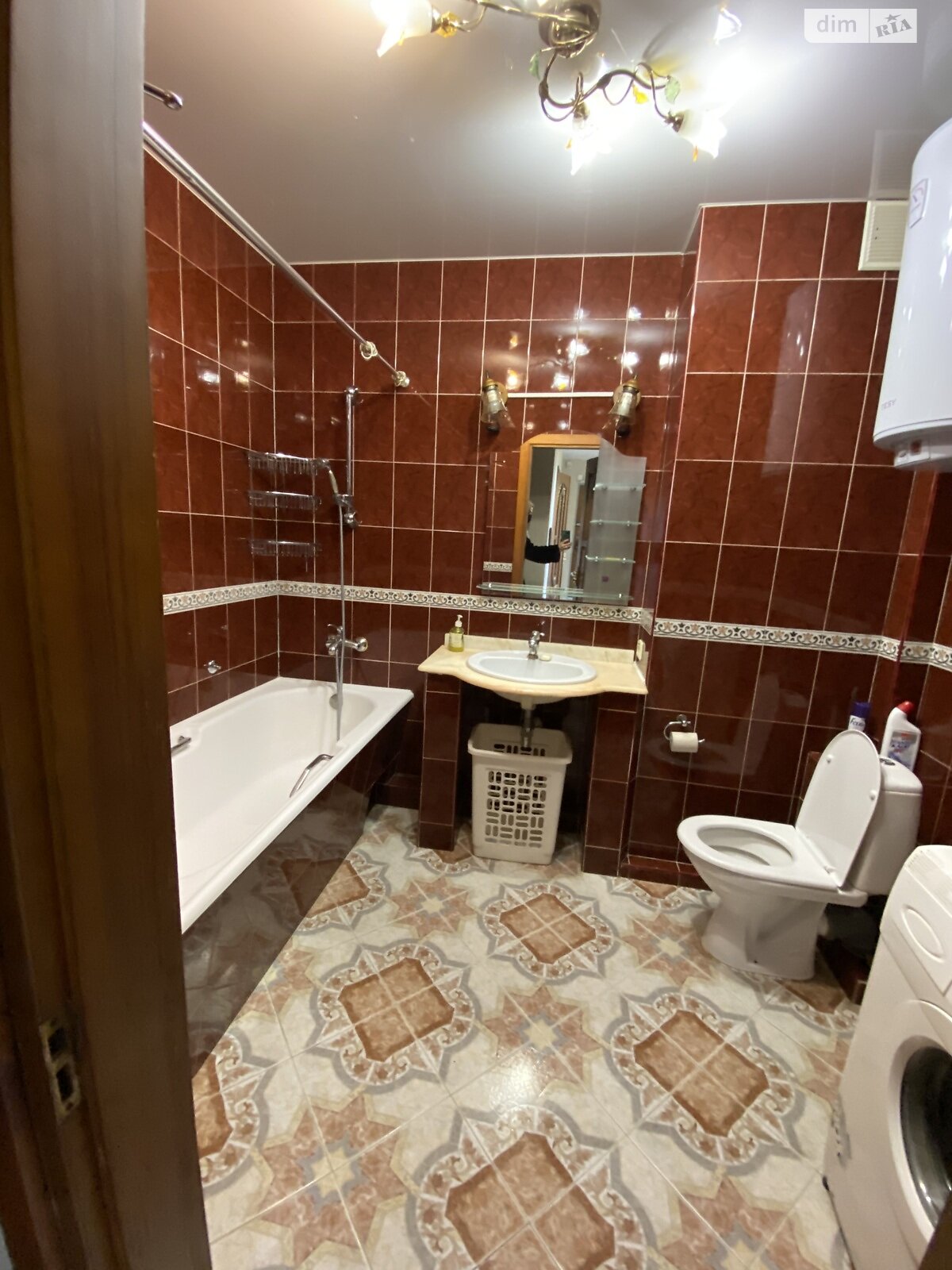 трехкомнатная квартира в Одессе, район Таирова, на ул. Евгения Чикаленко 63А в аренду на долгий срок помесячно фото 1