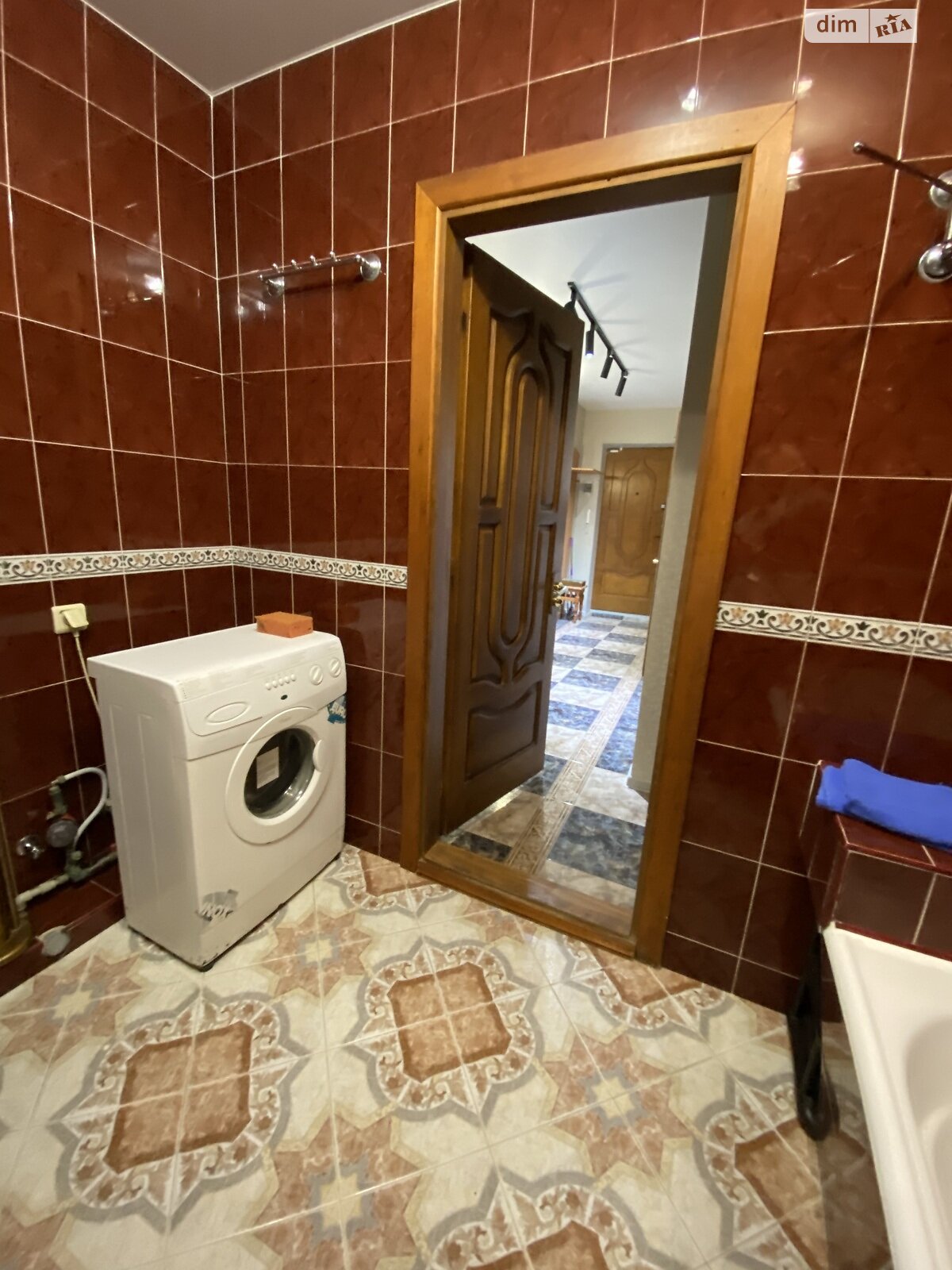 трехкомнатная квартира в Одессе, район Таирова, на ул. Евгения Чикаленко 63А в аренду на долгий срок помесячно фото 1