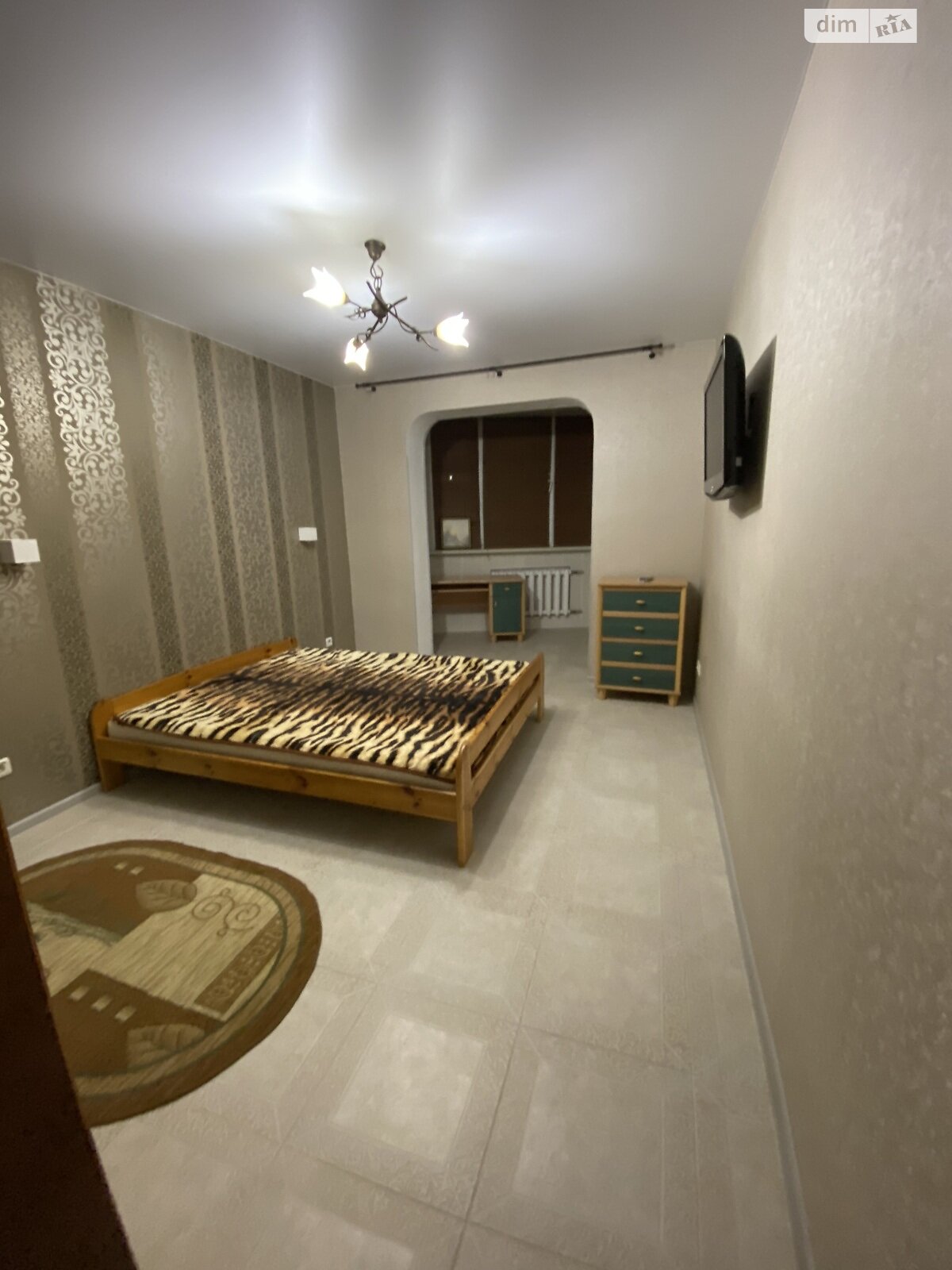 трехкомнатная квартира в Одессе, район Таирова, на ул. Евгения Чикаленко 63А в аренду на долгий срок помесячно фото 1