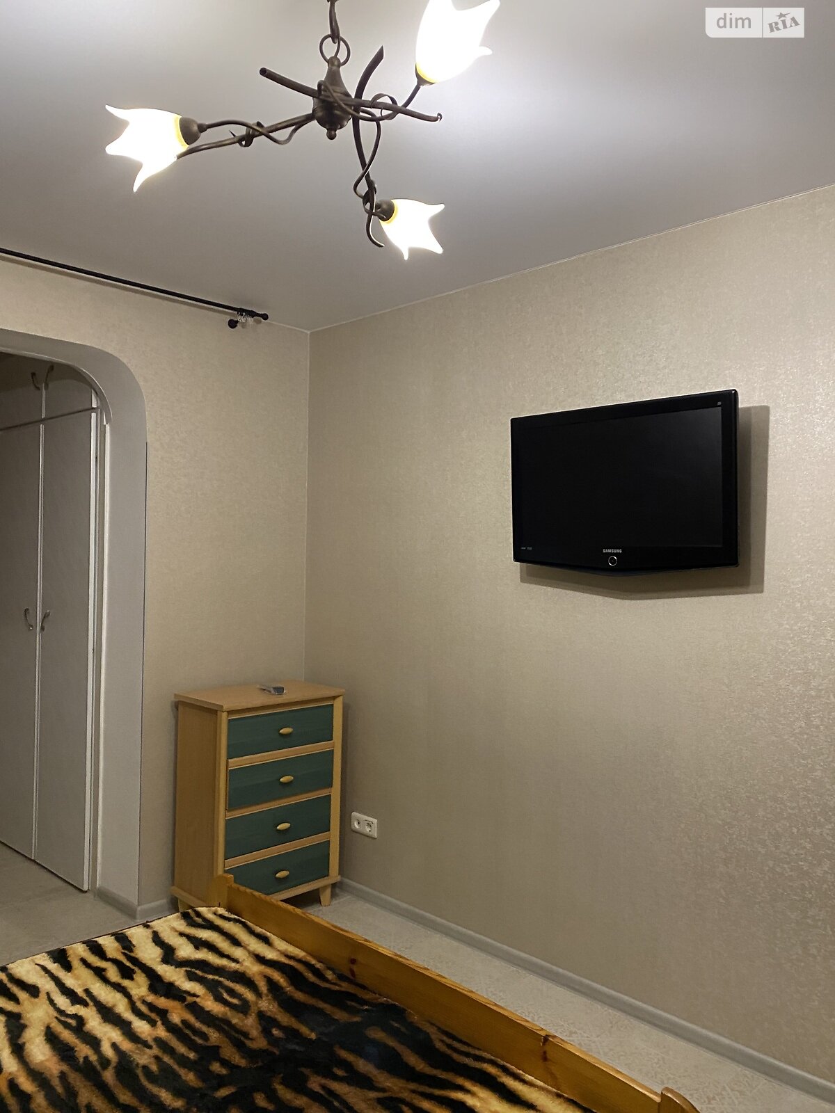 трехкомнатная квартира в Одессе, район Таирова, на ул. Евгения Чикаленко 63А в аренду на долгий срок помесячно фото 1