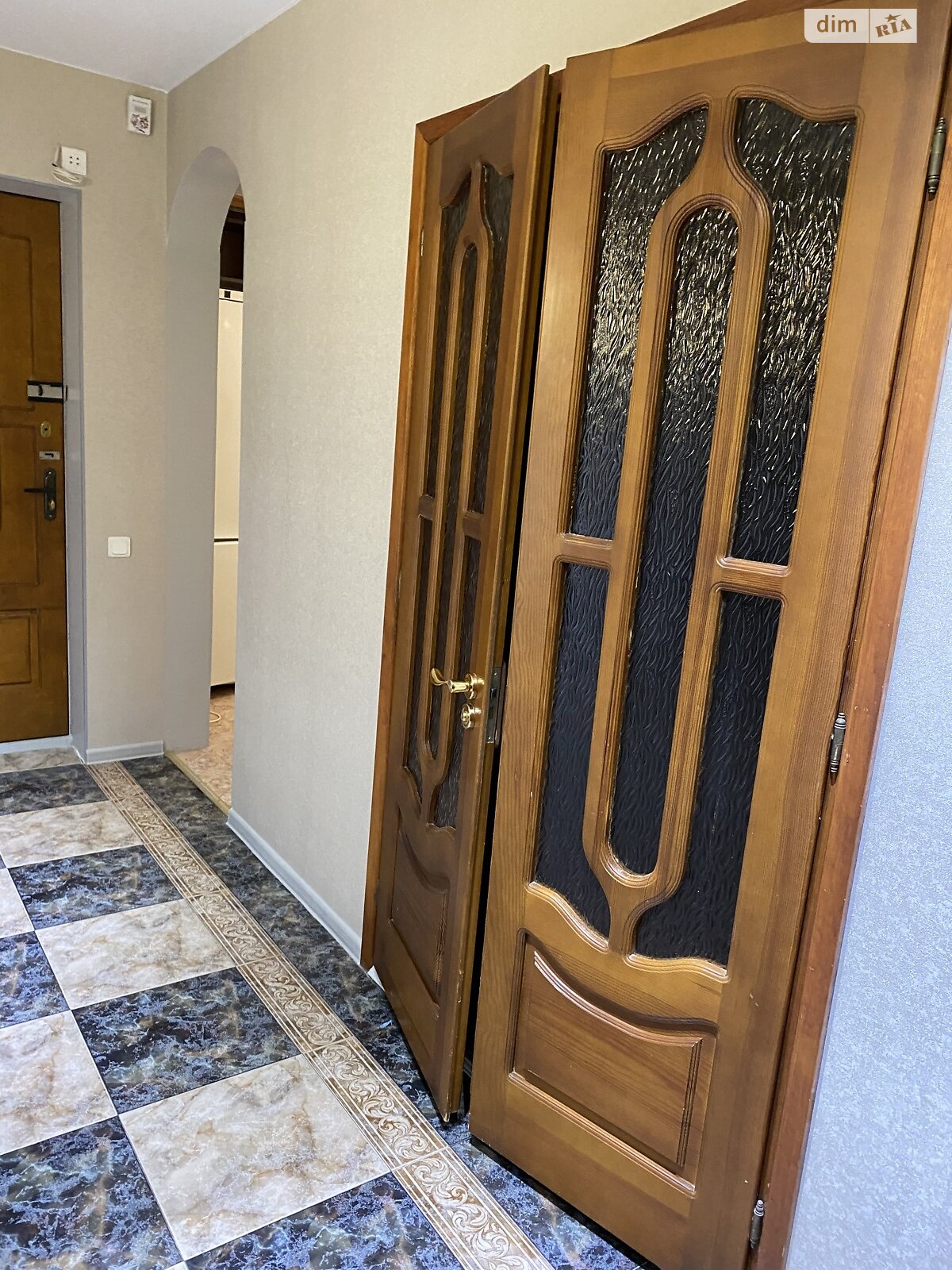 трехкомнатная квартира в Одессе, район Таирова, на ул. Евгения Чикаленко 63А в аренду на долгий срок помесячно фото 1