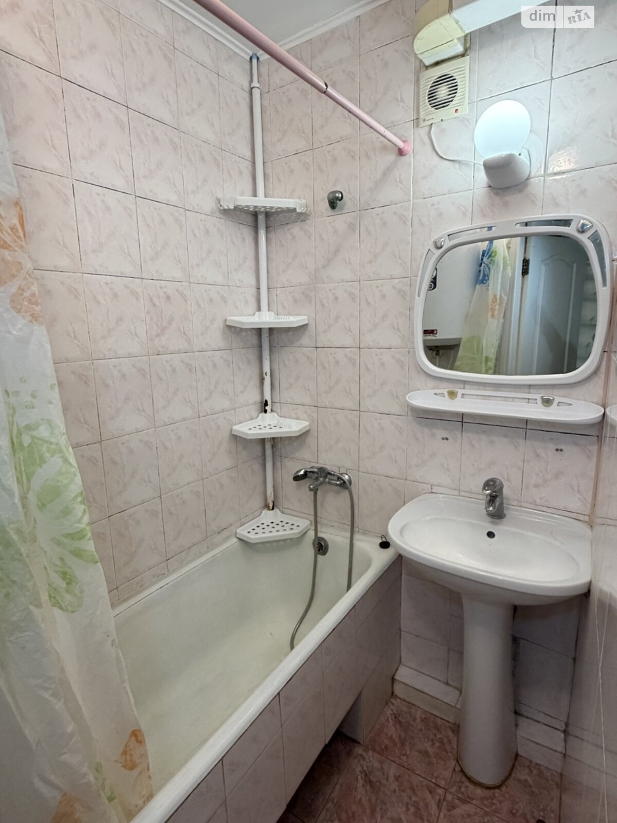 трехкомнатная квартира в Одессе, район Таирова, на ул. Инглези 1, кв. 164 в аренду на долгий срок помесячно фото 1 трехкомнатная квартира в Одессе, район Таирова, на ул. Инглези 1, кв. 164 в аренду на долгий срок помесячно фото 1