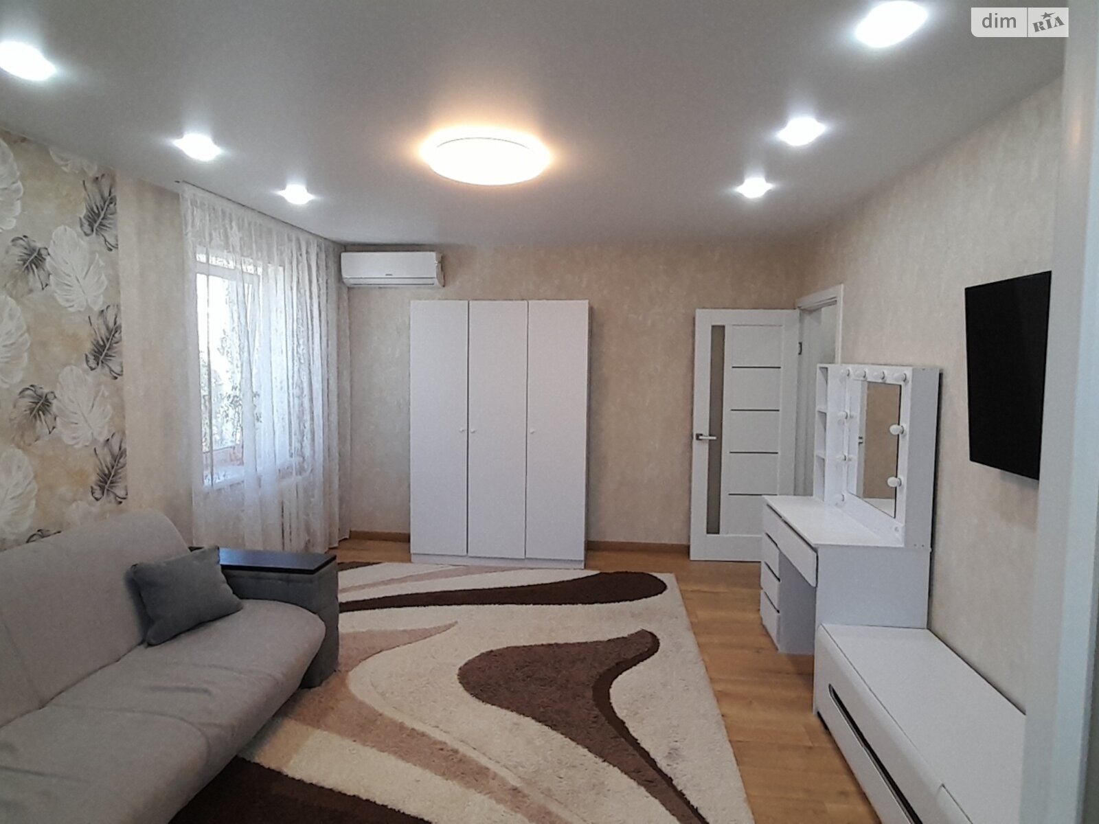 однокомнатная квартира в Одессе, район Таирова, на просп. Небесной Сотни 79Б в аренду на долгий срок помесячно фото 1 однокомнатная квартира в Одессе, район Таирова, на просп. Небесной Сотни 79Б в аренду на долгий срок помесячно фото 1