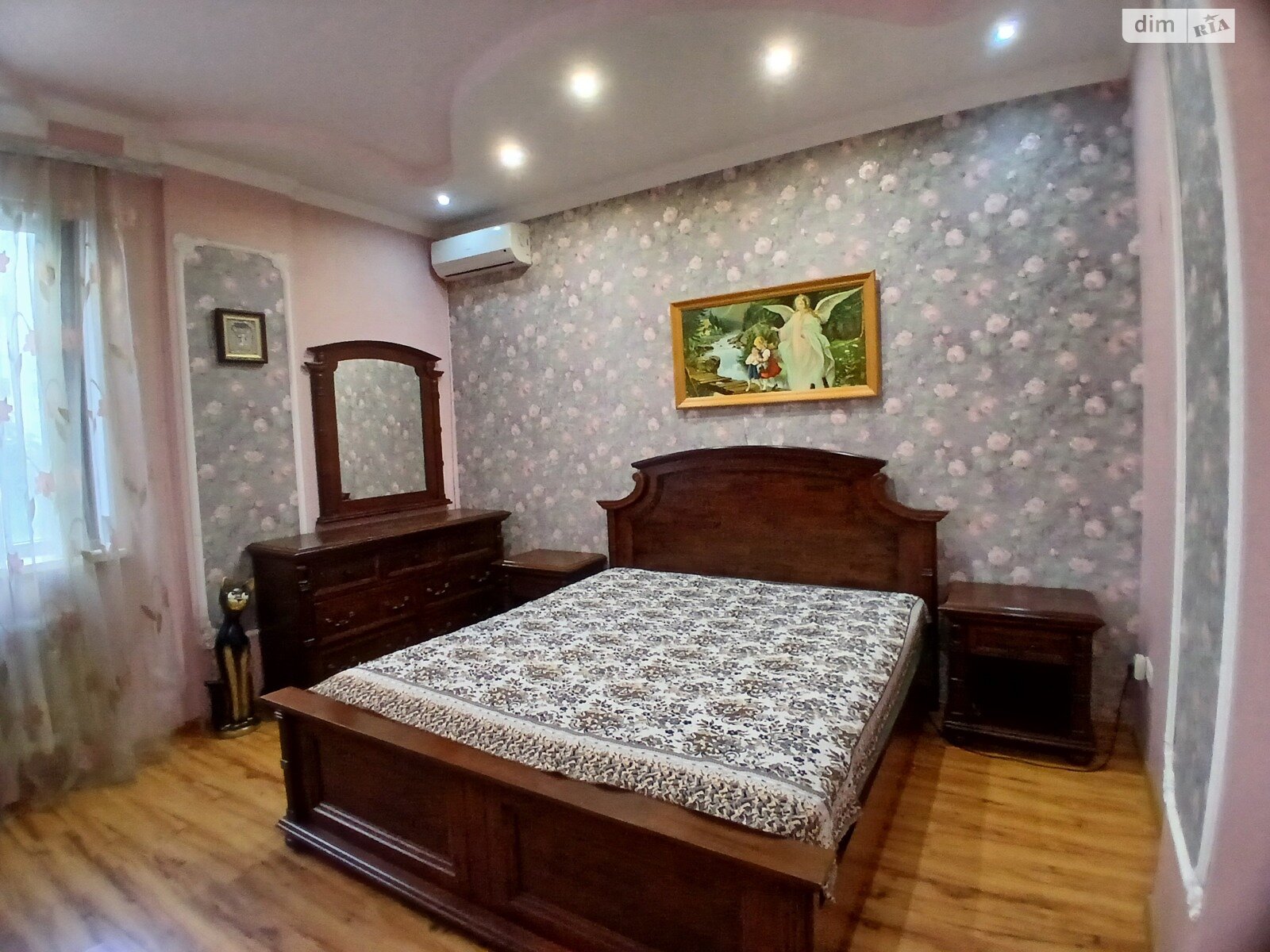 двухкомнатная квартира в Одессе, район Таирова, на просп. Небесной Сотни 3А корпус 3 в аренду на долгий срок помесячно фото 1 двухкомнатная квартира в Одессе, район Таирова, на просп. Небесной Сотни 3А корпус 3 в аренду на долгий срок помесячно фото 1