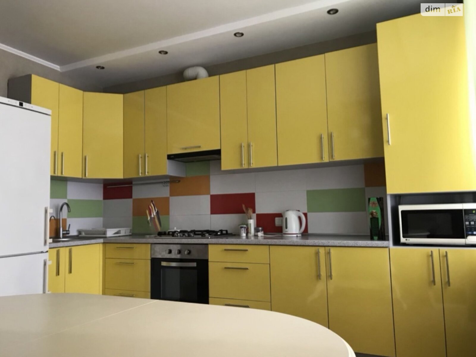 двухкомнатная квартира в Одессе, район Таирова, на ул. Тополевая в аренду на долгий срок помесячно фото 1