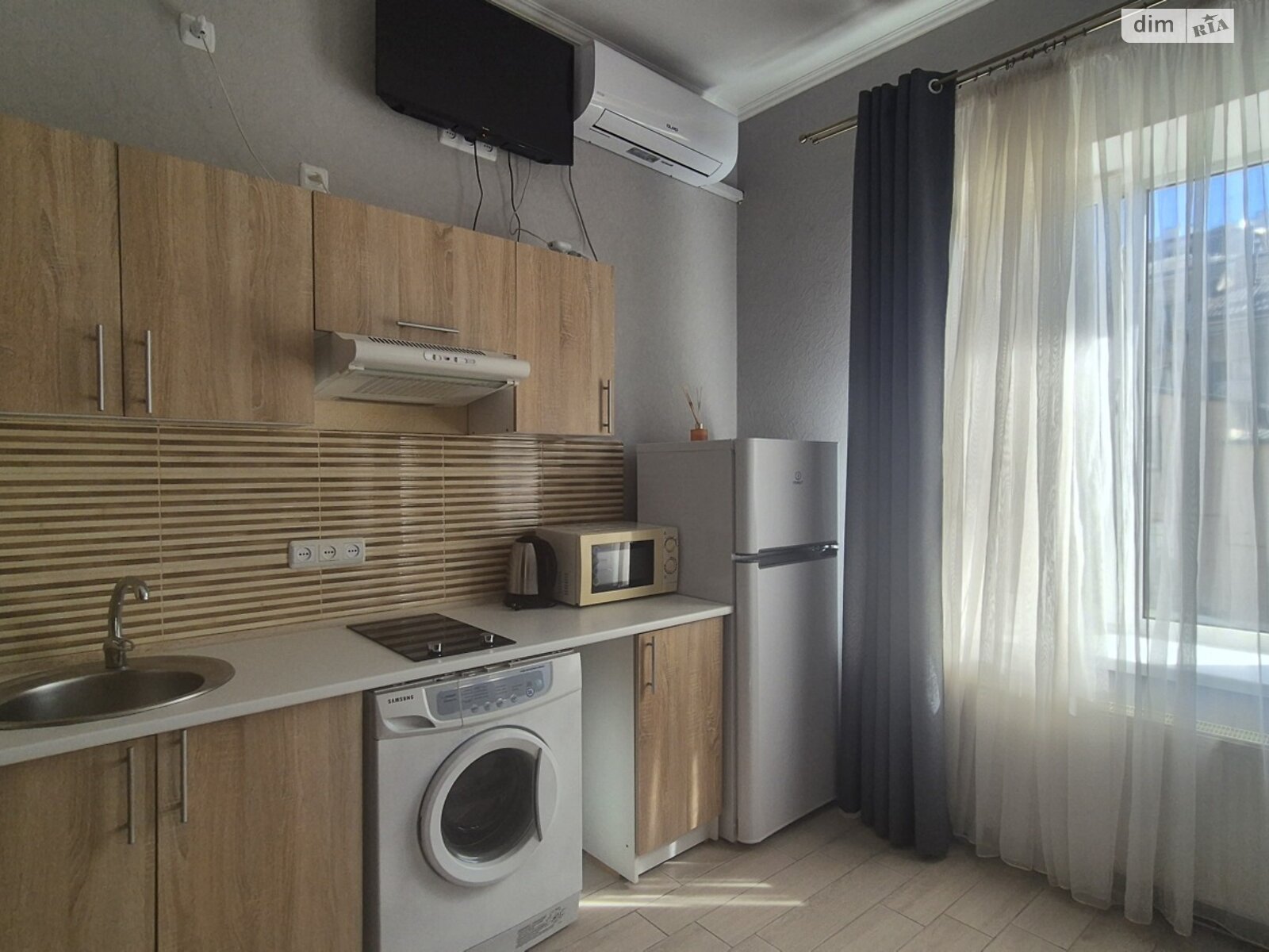 однокімнатна квартира в Одесі, район Центр, на просп. Олександрівський 5 в довготривалу оренду помісячно фото 1 однокімнатна квартира в Одесі, район Центр, на просп. Олександрівський 5 в довготривалу оренду помісячно фото 1