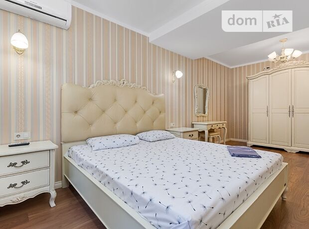 двокімнатна квартира з меблями в Одесі, район Центр, на Дерибасівська вулиця 10, кв. 30, в довготривалу оренду помісячно фото 1 двокімнатна квартира з меблями в Одесі, район Центр, на Дерибасівська вулиця 10, кв. 30, в довготривалу оренду помісячно фото 1