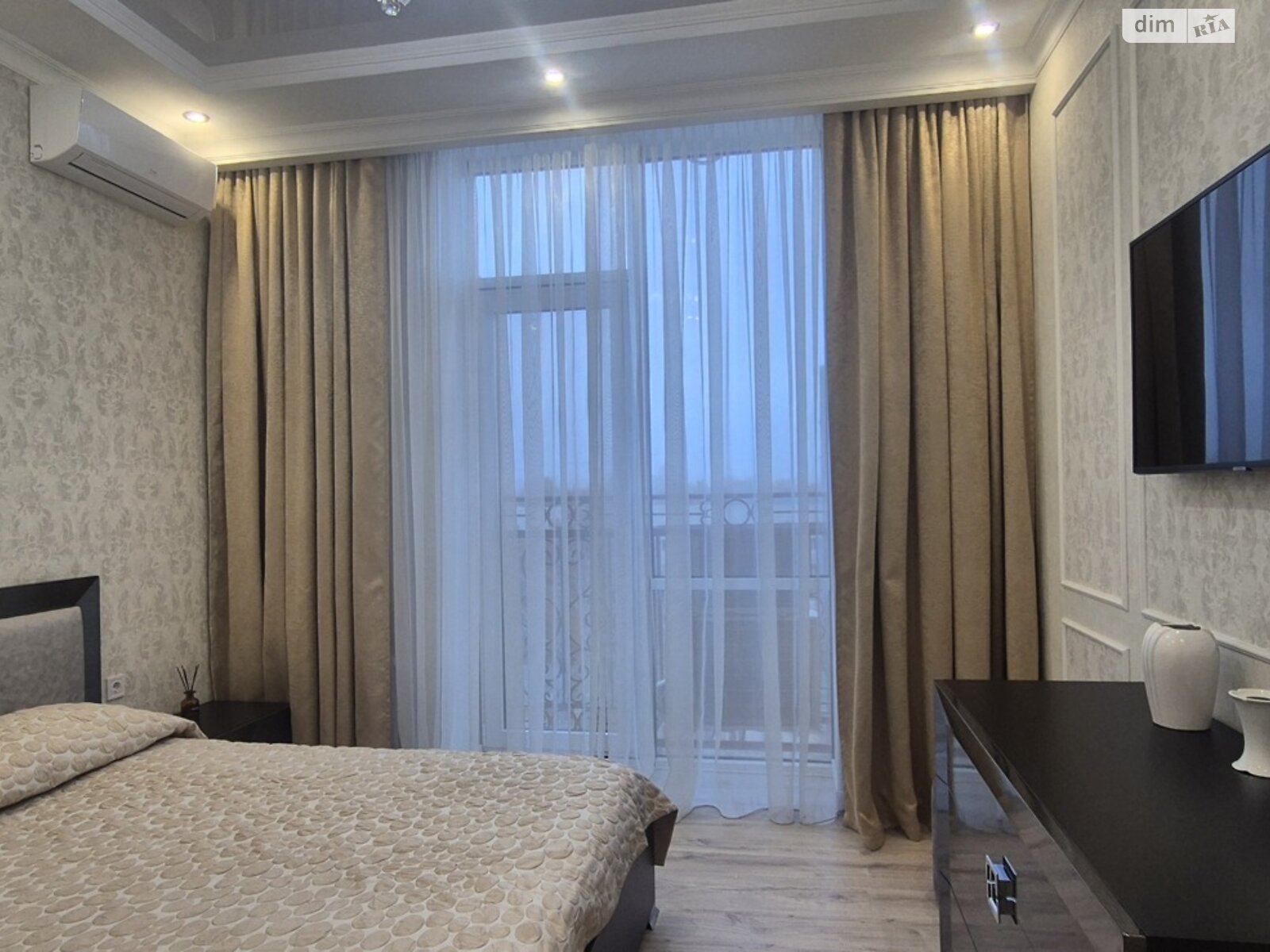 двокімнатна квартира в Одесі, район Центр, на бул. Італійський 1Б в довготривалу оренду помісячно фото 1