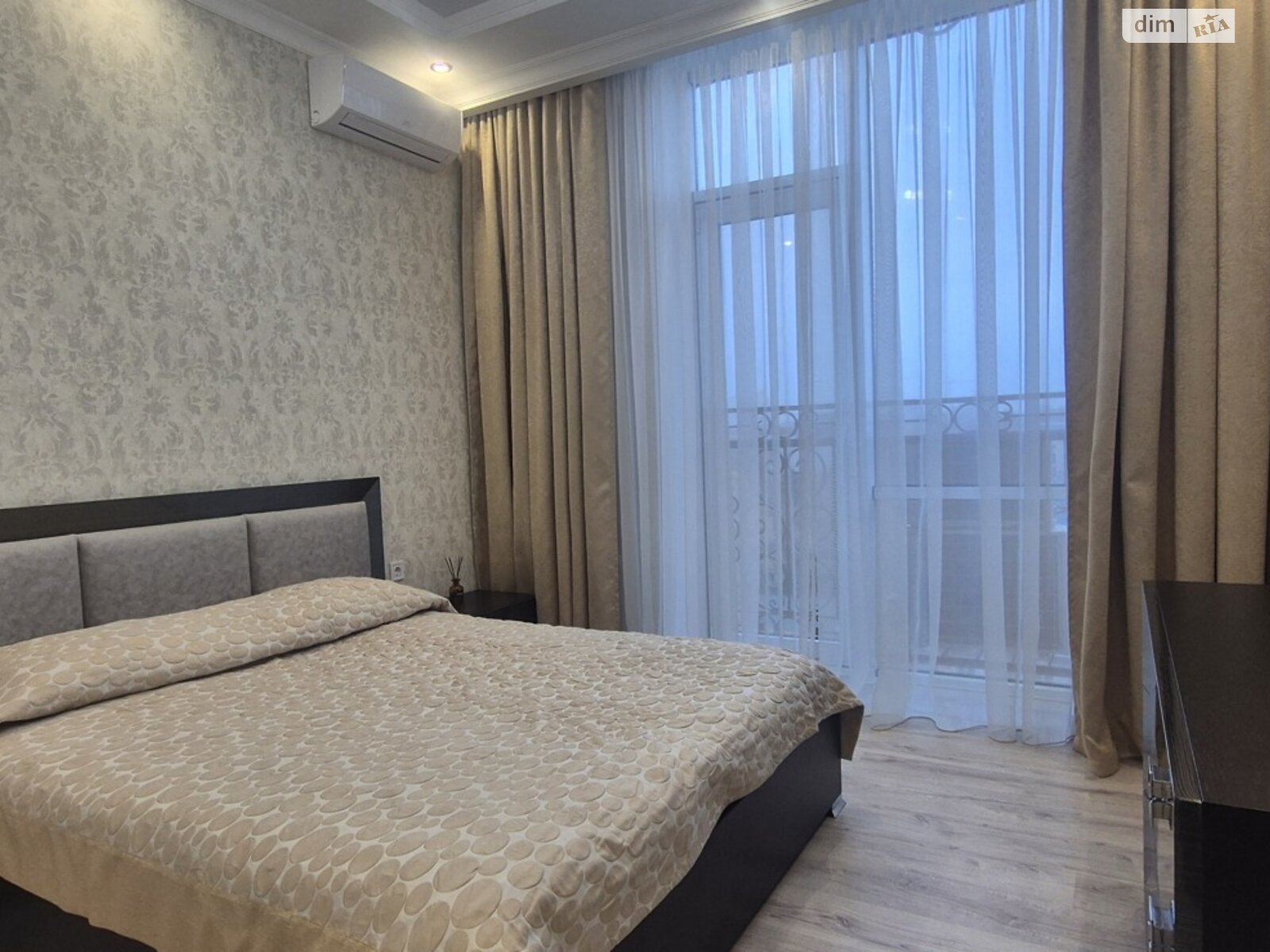 двокімнатна квартира в Одесі, район Центр, на бул. Італійський 1Б в довготривалу оренду помісячно фото 1