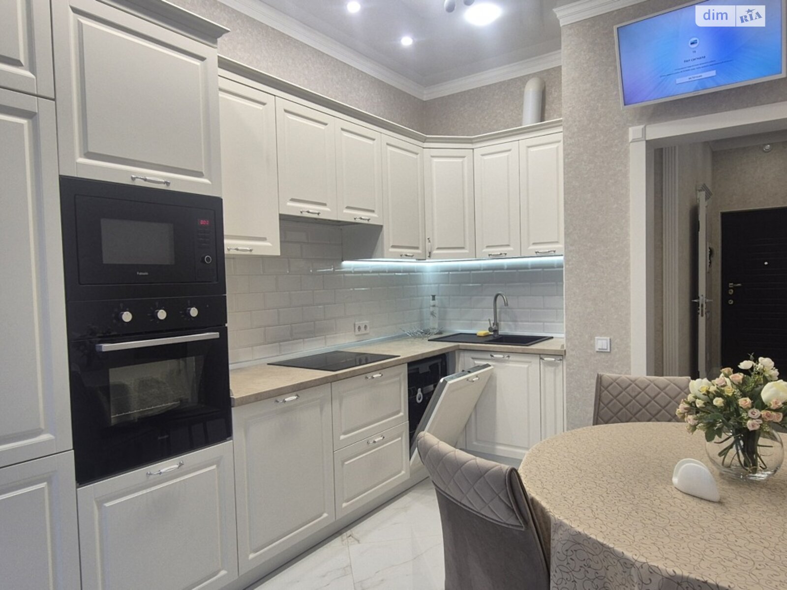 двокімнатна квартира в Одесі, район Центр, на бул. Італійський 1Б в довготривалу оренду помісячно фото 1