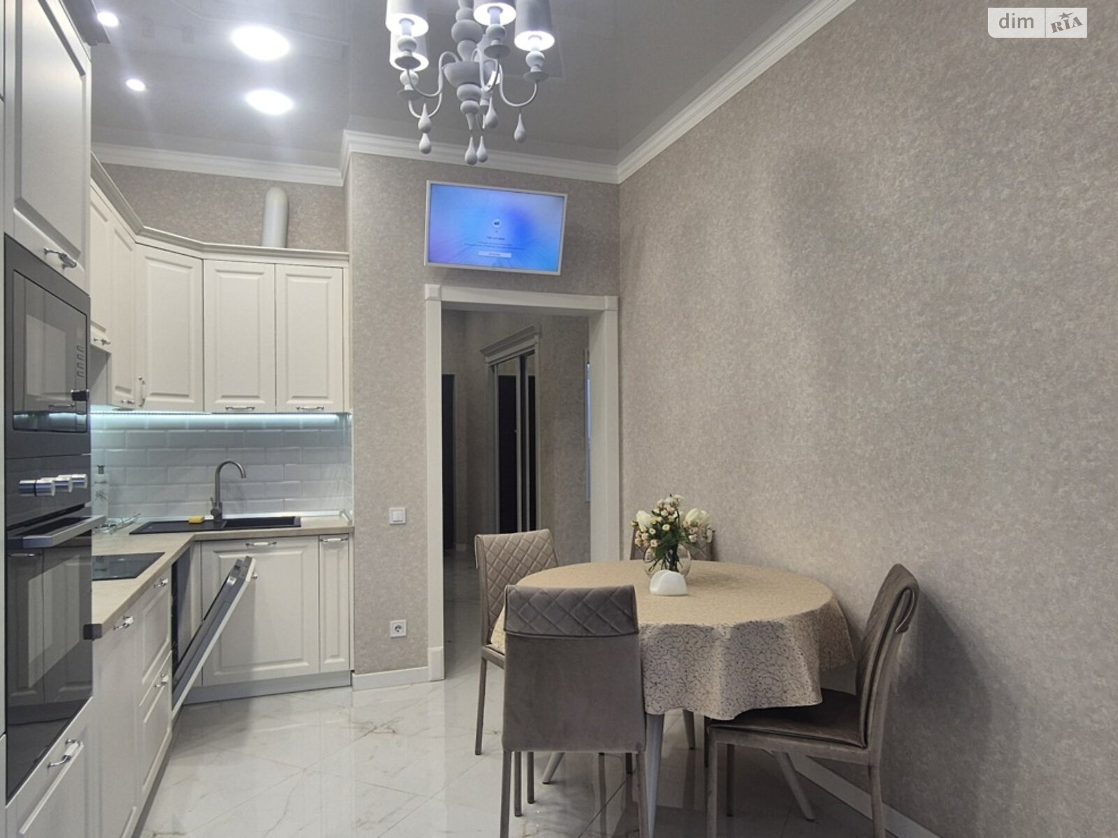 двокімнатна квартира в Одесі, район Центр, на бул. Італійський 1Б в довготривалу оренду помісячно фото 1