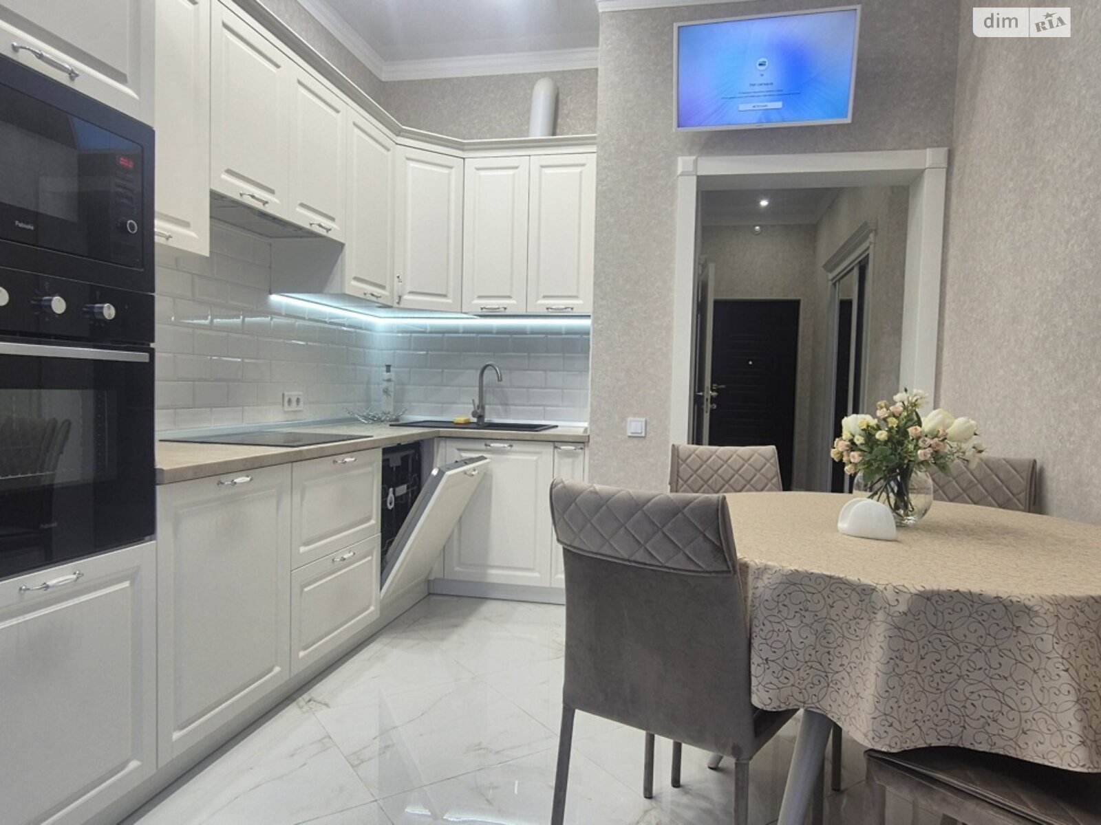 двокімнатна квартира в Одесі, район Центр, на бул. Італійський 1Б в довготривалу оренду помісячно фото 1