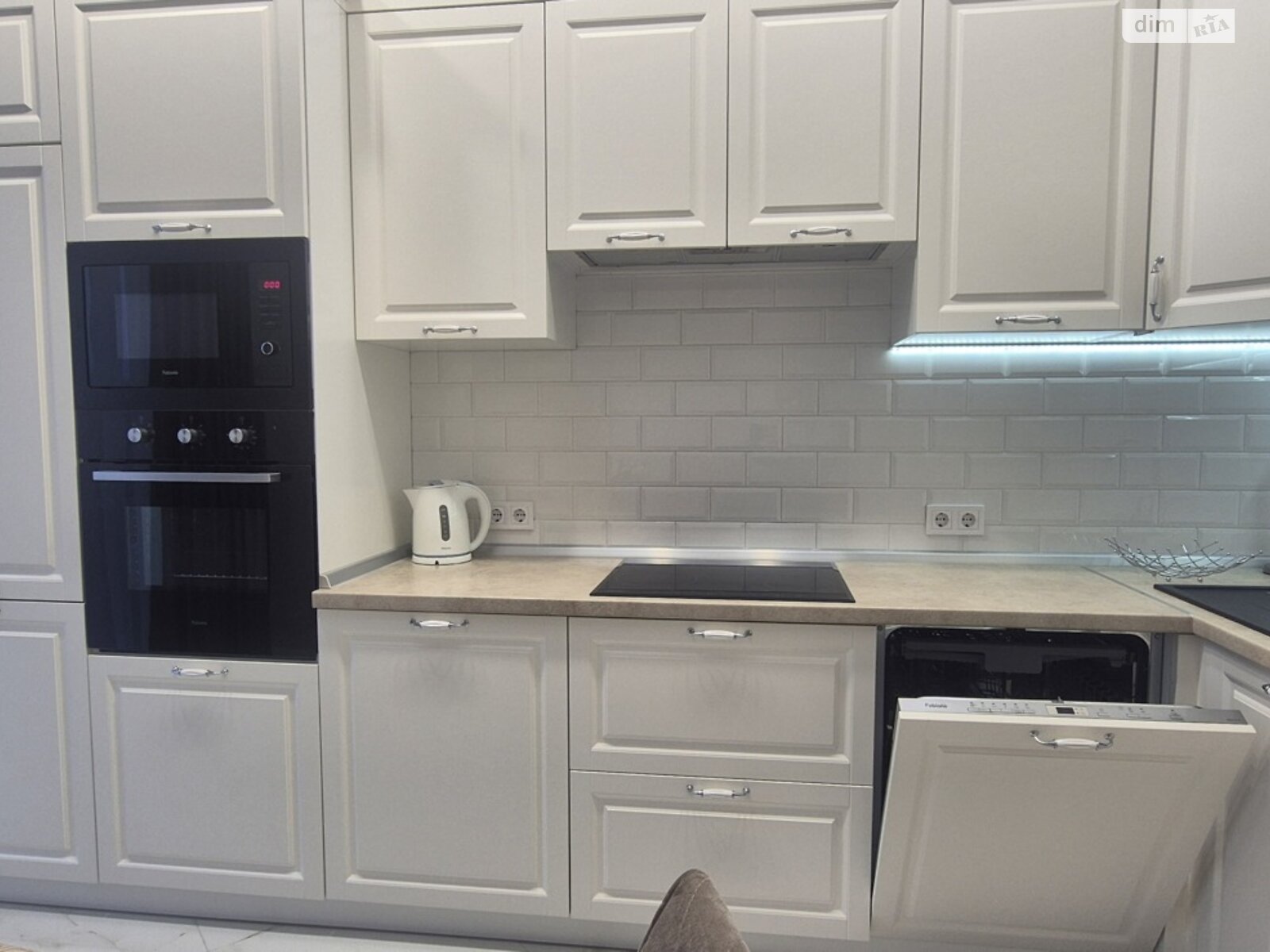 двокімнатна квартира в Одесі, район Центр, на бул. Італійський 1Б в довготривалу оренду помісячно фото 1