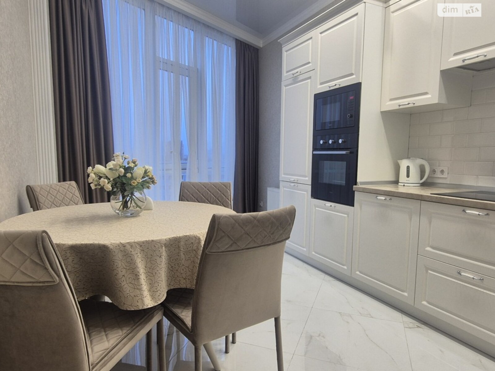 двокімнатна квартира в Одесі, район Центр, на бул. Італійський 1Б в довготривалу оренду помісячно фото 1