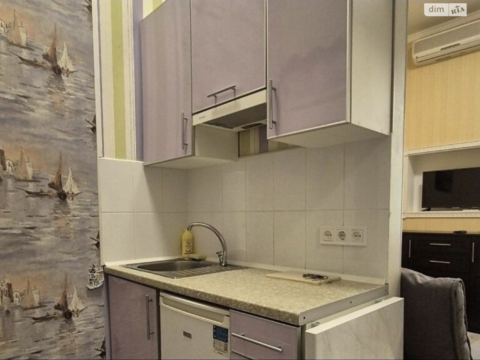 однокімнатна квартира в Одесі, район Центр, на вул. Ніни Строкатої 8, кв. 5 в довготривалу оренду помісячно фото 1