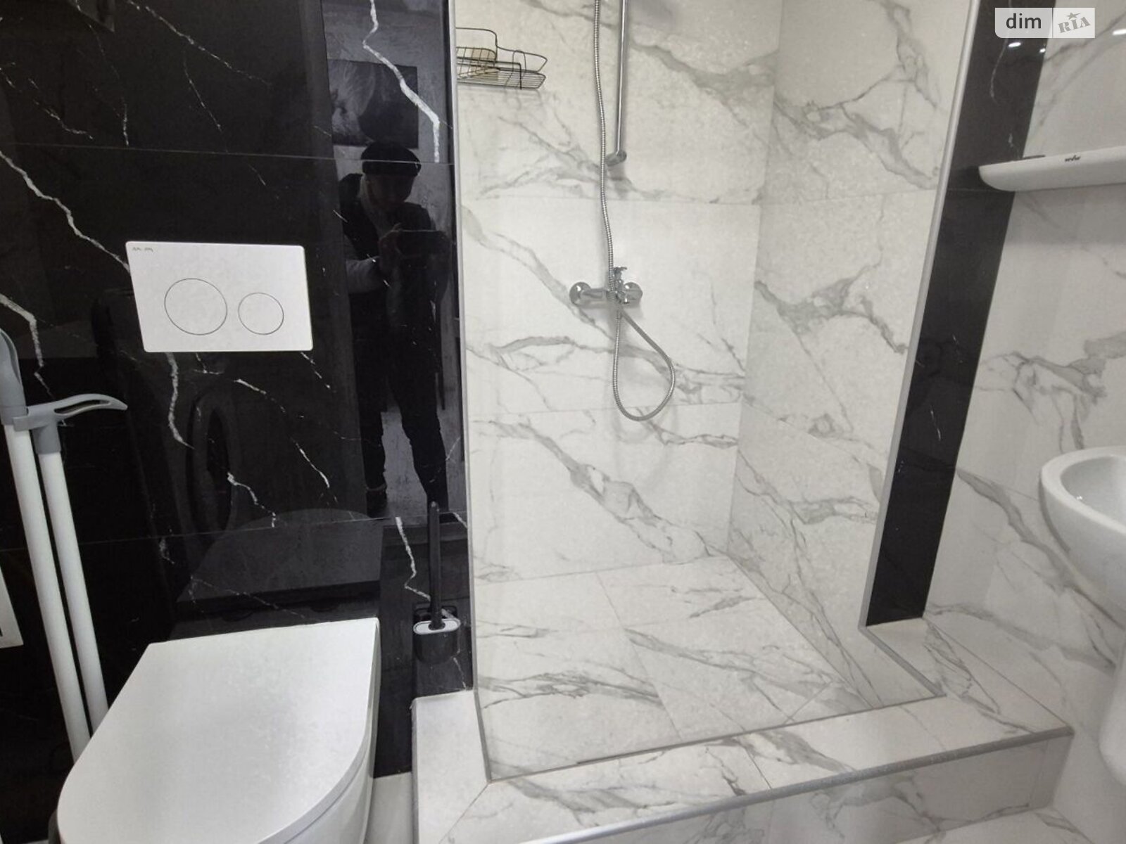 однокімнатна квартира в Одесі, район Центр, на вул. Ніни Строкатої 37 в довготривалу оренду помісячно фото 1