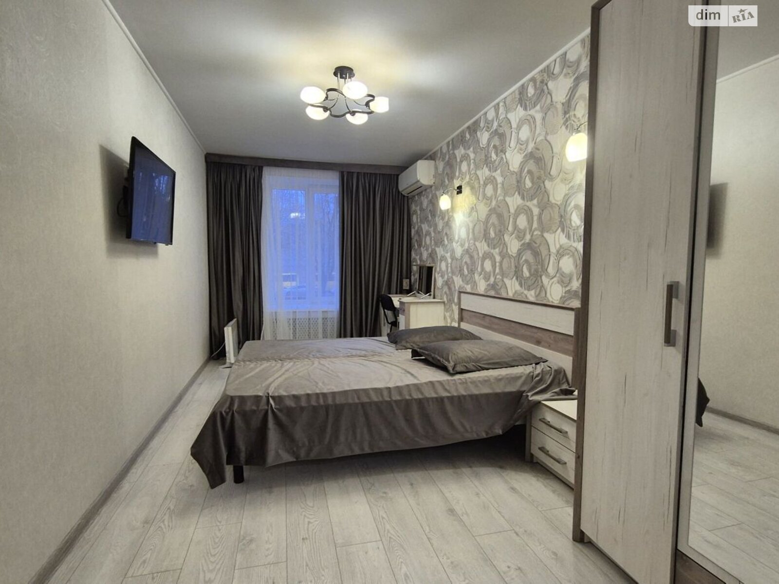 однокімнатна квартира в Одесі, район Центр, на вул. Ніни Строкатої 37 в довготривалу оренду помісячно фото 1