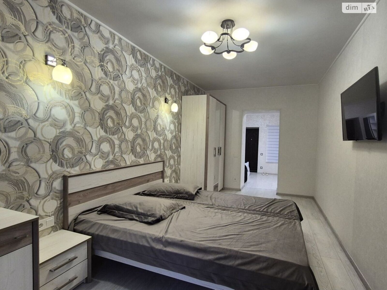 однокімнатна квартира в Одесі, район Центр, на вул. Ніни Строкатої 37 в довготривалу оренду помісячно фото 1