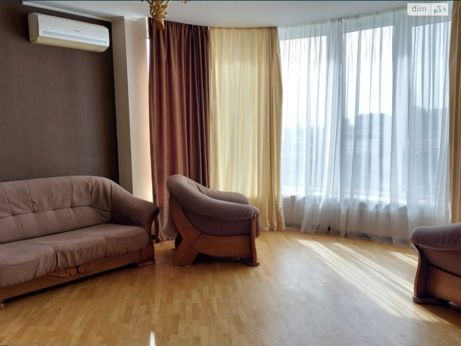 трехкомнатная квартира в Одессе, район Центр, на пер. Обсерваторный 2/6 в аренду на долгий срок помесячно фото 1