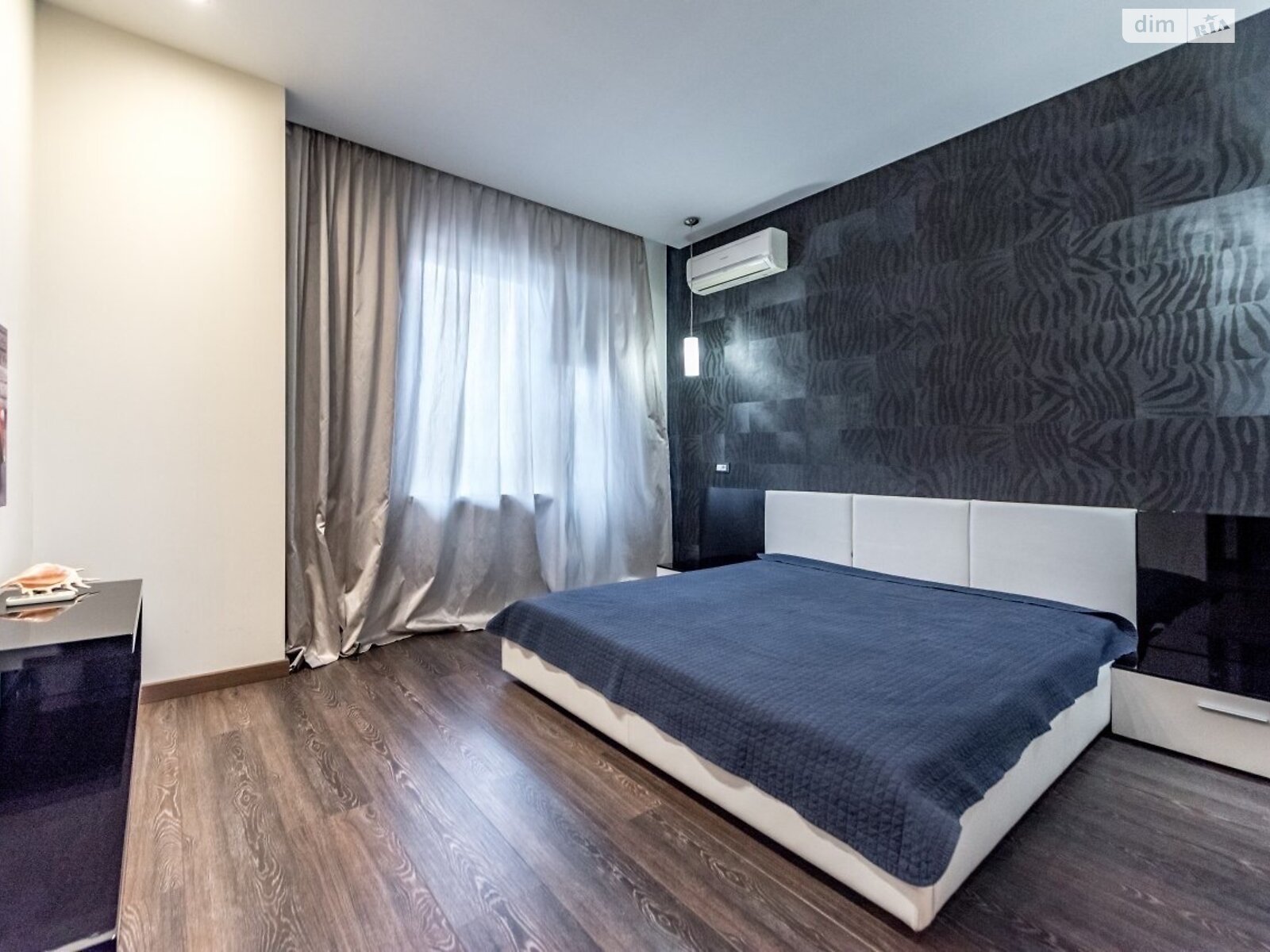 трикімнатна квартира з меблями в Одесі, район Центр, на вул. Пантелеймонівська 88/1 в довготривалу оренду помісячно фото 1