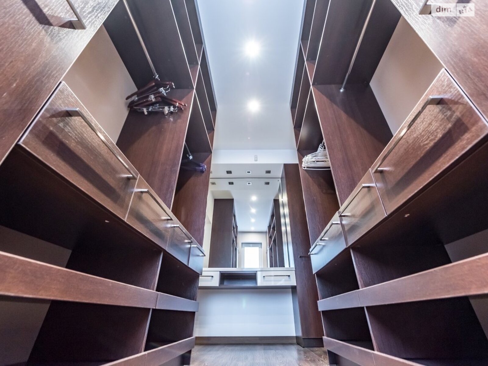 трикімнатна квартира з меблями в Одесі, район Центр, на вул. Пантелеймонівська 88/1 в довготривалу оренду помісячно фото 1