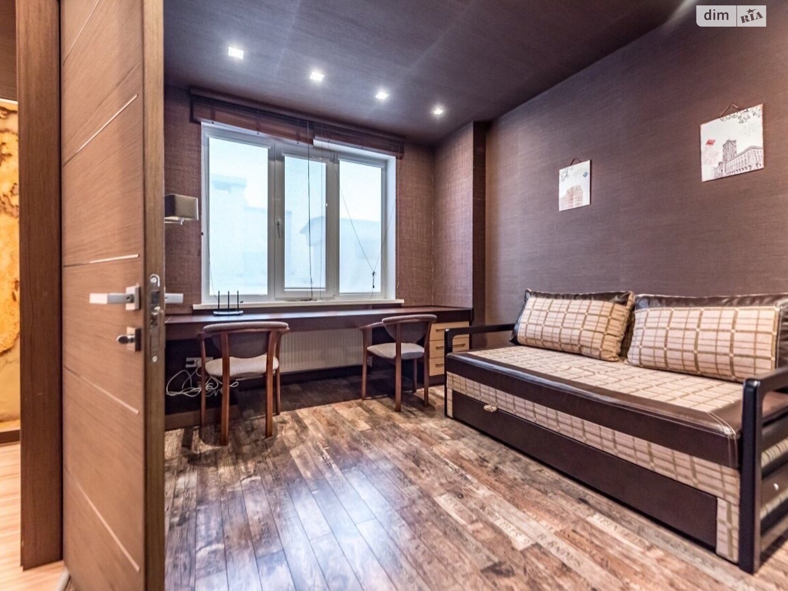 трикімнатна квартира з меблями в Одесі, район Центр, на вул. Пантелеймонівська 88/1 в довготривалу оренду помісячно фото 1