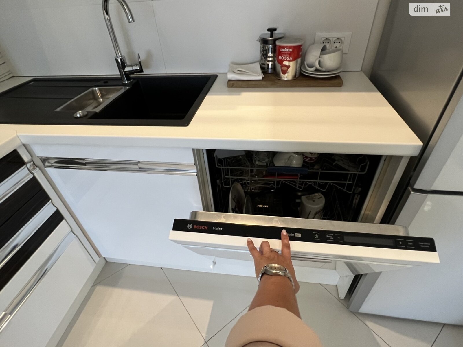 трикімнатна квартира з меблями в Одесі, район Центр, на вул. Пантелеймонівська 88/1 в довготривалу оренду помісячно фото 1