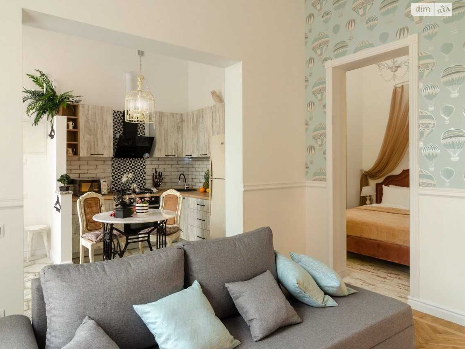 однокомнатная квартира в Одессе, район Центр, на пл. Соборная 2, кв. 5 в аренду на долгий срок помесячно фото 1 однокомнатная квартира в Одессе, район Центр, на пл. Соборная 2, кв. 5 в аренду на долгий срок помесячно фото 1