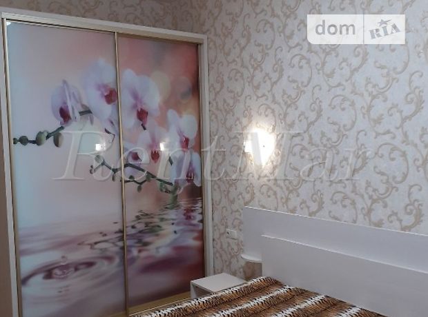 трехкомнатная квартира с мебелью в Одессе, район Центр, на ул. Софиевская в аренду на долгий срок помесячно фото 1 трехкомнатная квартира с мебелью в Одессе, район Центр, на ул. Софиевская в аренду на долгий срок помесячно фото 1