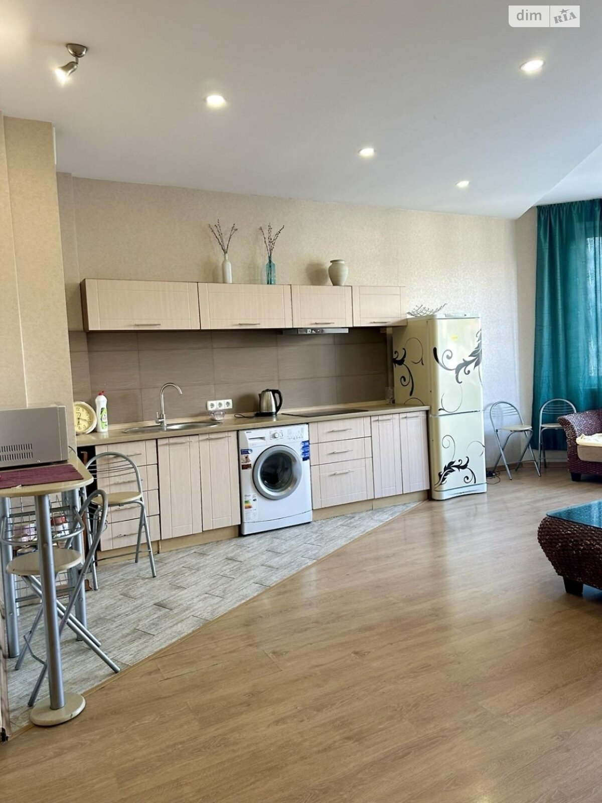 двокімнатна квартира в Одесі, район Центр, на вул. Середньофонтанська в довготривалу оренду помісячно фото 1