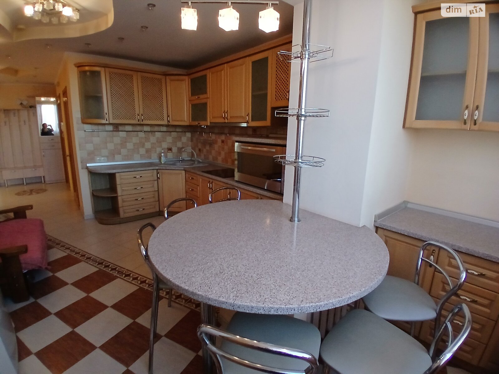 трехкомнатная квартира в Одессе, район Вузовский, на ул. Тополевая 26 в аренду на долгий срок помесячно фото 1 трехкомнатная квартира в Одессе, район Вузовский, на ул. Тополевая 26 в аренду на долгий срок помесячно фото 1