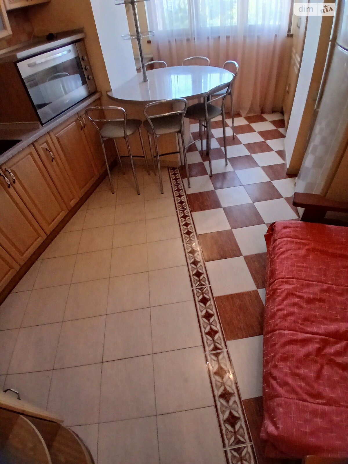 трехкомнатная квартира в Одессе, район Вузовский, на ул. Тополевая 26 в аренду на долгий срок помесячно фото 1 трехкомнатная квартира в Одессе, район Вузовский, на ул. Тополевая 26 в аренду на долгий срок помесячно фото 1