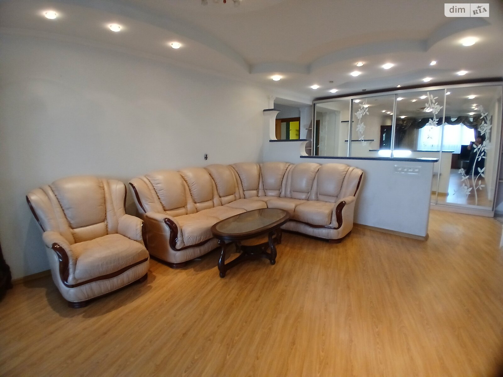 трехкомнатная квартира в Одессе, район Вузовский, на ул. Тополевая 26 в аренду на долгий срок помесячно фото 1 трехкомнатная квартира в Одессе, район Вузовский, на ул. Тополевая 26 в аренду на долгий срок помесячно фото 1