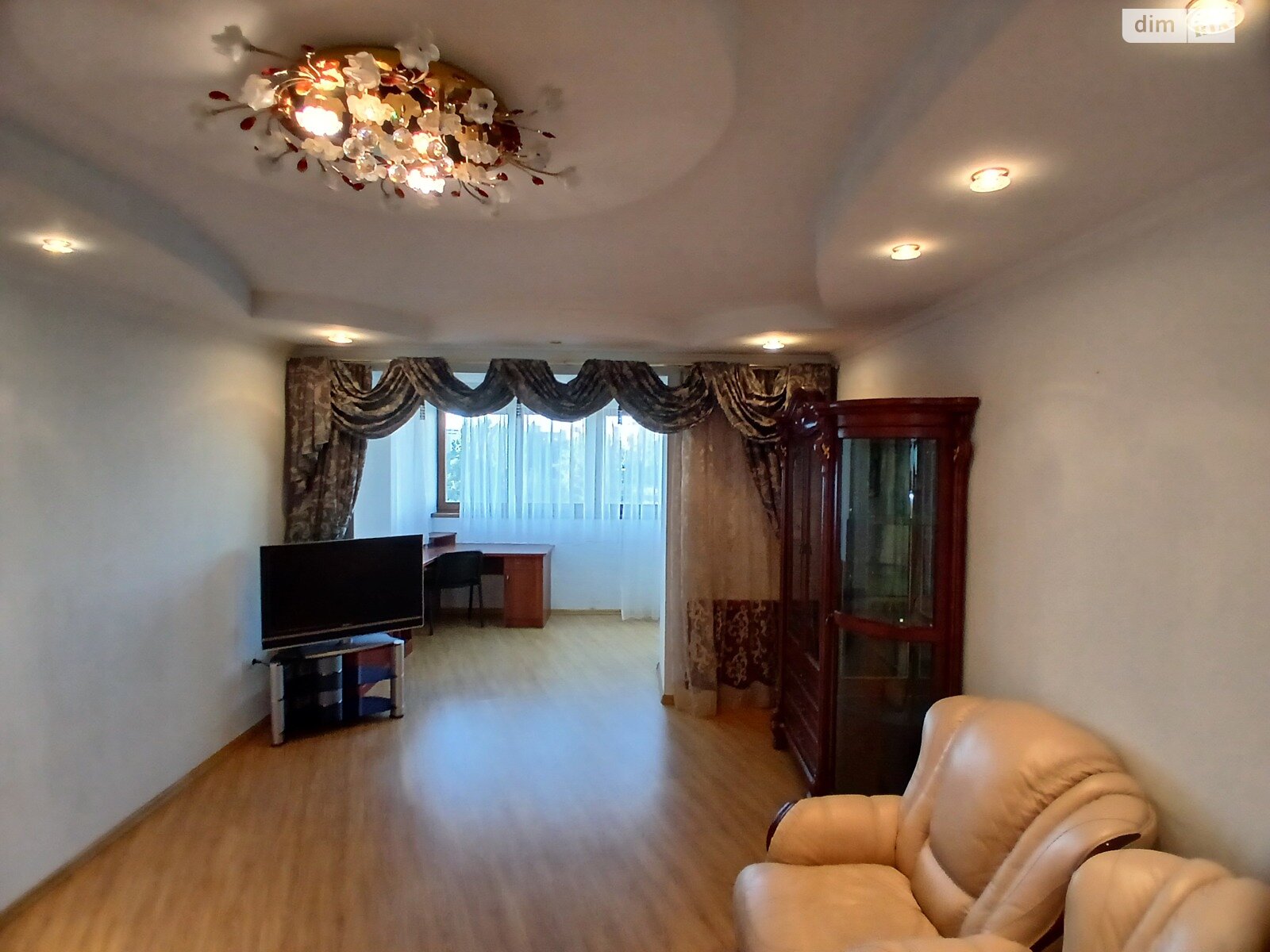 трехкомнатная квартира в Одессе, район Вузовский, на ул. Тополевая 26 в аренду на долгий срок помесячно фото 1 трехкомнатная квартира в Одессе, район Вузовский, на ул. Тополевая 26 в аренду на долгий срок помесячно фото 1