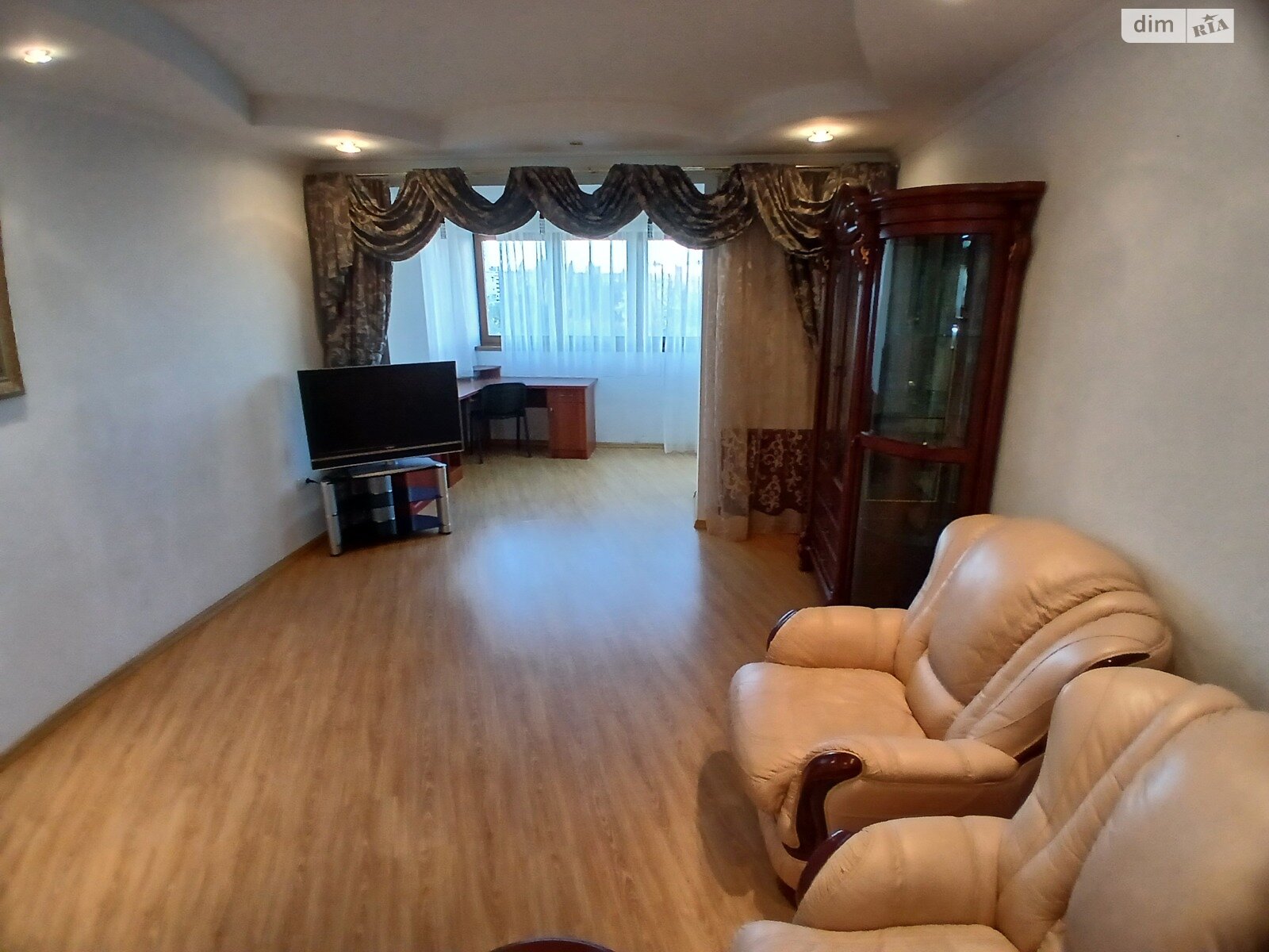 трехкомнатная квартира в Одессе, район Вузовский, на ул. Тополевая 26 в аренду на долгий срок помесячно фото 1 трехкомнатная квартира в Одессе, район Вузовский, на ул. Тополевая 26 в аренду на долгий срок помесячно фото 1