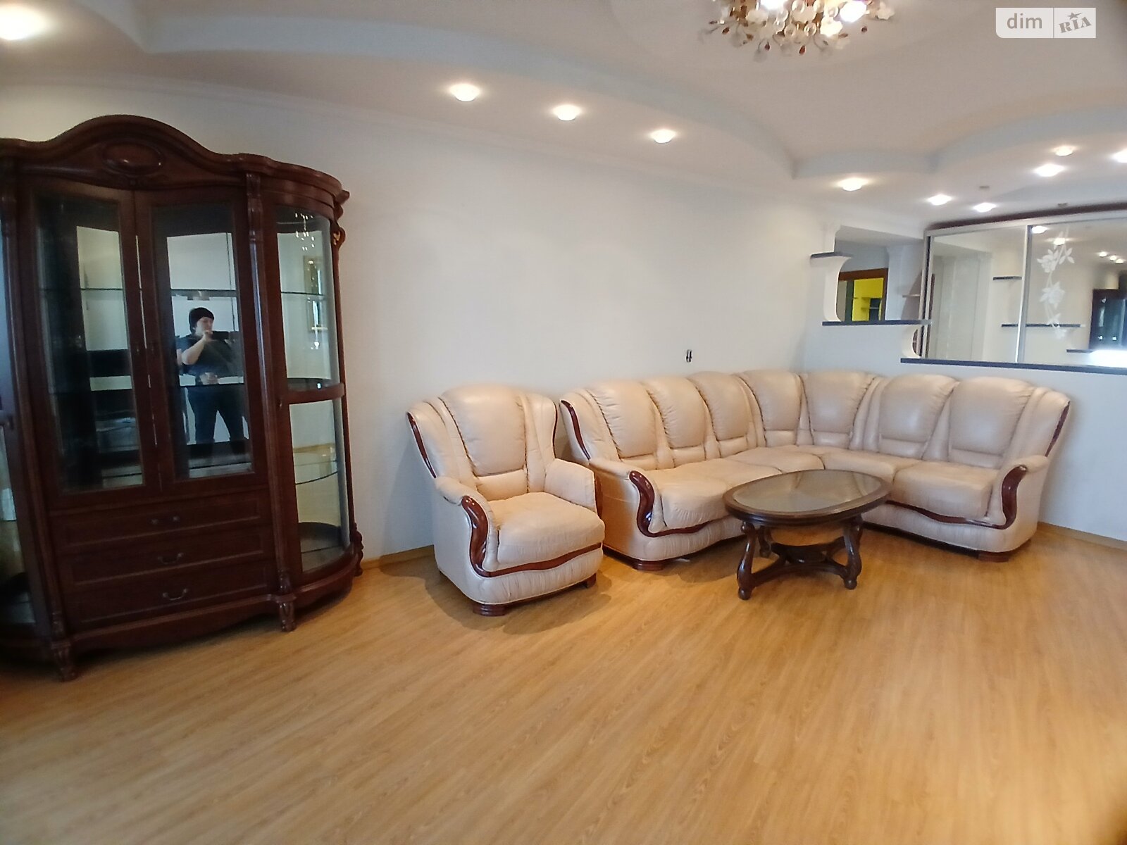 трехкомнатная квартира в Одессе, район Вузовский, на ул. Тополевая 26 в аренду на долгий срок помесячно фото 1 трехкомнатная квартира в Одессе, район Вузовский, на ул. Тополевая 26 в аренду на долгий срок помесячно фото 1