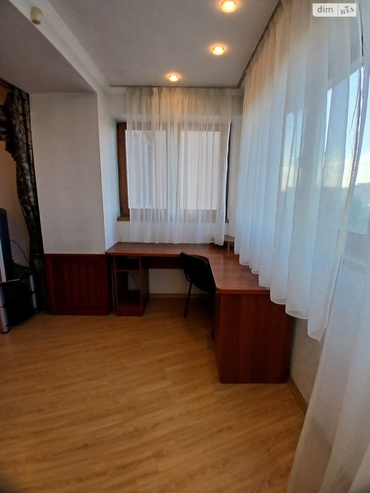 трехкомнатная квартира в Одессе, район Вузовский, на ул. Тополевая 26 в аренду на долгий срок помесячно фото 1 трехкомнатная квартира в Одессе, район Вузовский, на ул. Тополевая 26 в аренду на долгий срок помесячно фото 1