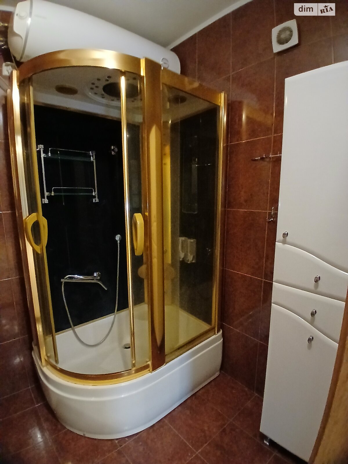 трехкомнатная квартира в Одессе, район Вузовский, на ул. Тополевая 26 в аренду на долгий срок помесячно фото 1 трехкомнатная квартира в Одессе, район Вузовский, на ул. Тополевая 26 в аренду на долгий срок помесячно фото 1