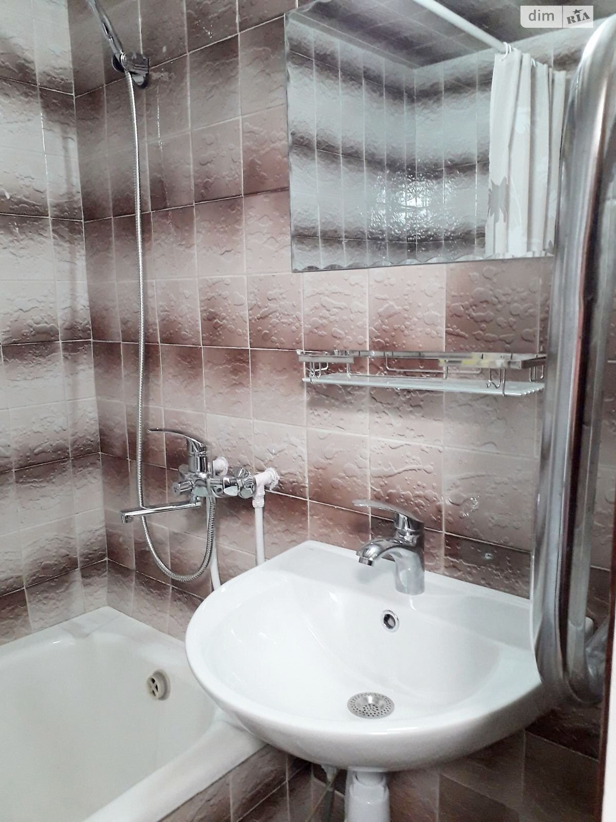 однокімнатна квартира в Одесі, район Південний, на вул. Сім’ї Глодан в довготривалу оренду помісячно фото 1