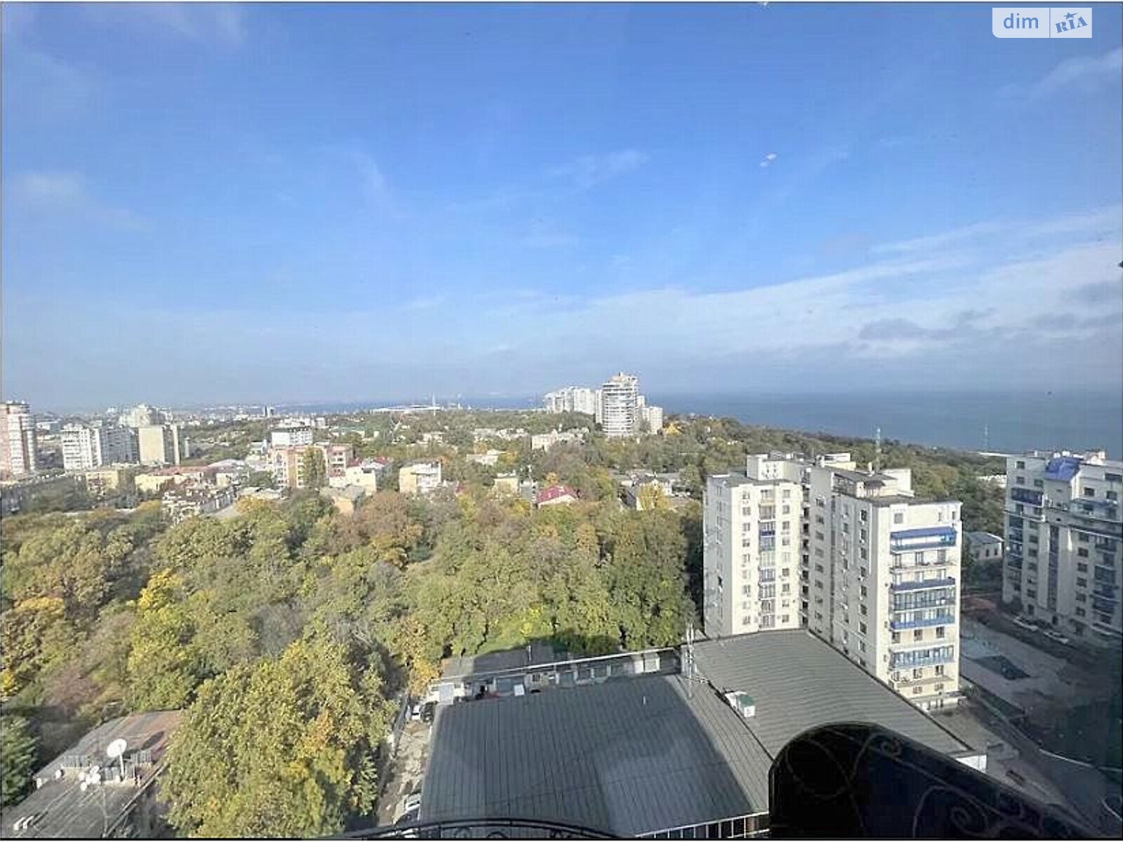 трехкомнатная квартира в Одессе, район Приморский, на пер. Мукачевский 6 в аренду на долгий срок помесячно фото 1