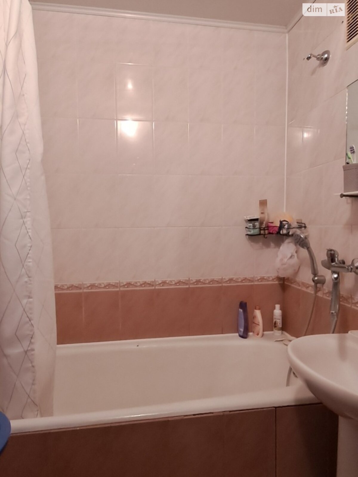 трикімнатна квартира в Полтаві, район Сади 1, на вул. Великотирнівська 36/1 в довготривалу оренду помісячно фото 1