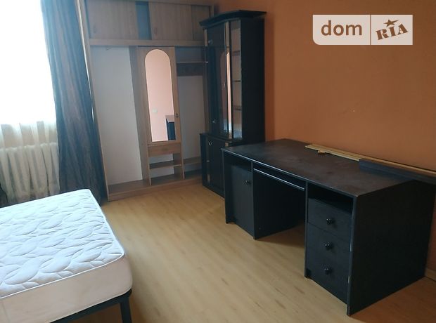 трикімнатна квартира в Полтаві, район Центр, на вул. Жовтнева 46 в довготривалу оренду помісячно фото 1 трикімнатна квартира в Полтаві, район Центр, на вул. Жовтнева 46 в довготривалу оренду помісячно фото 1