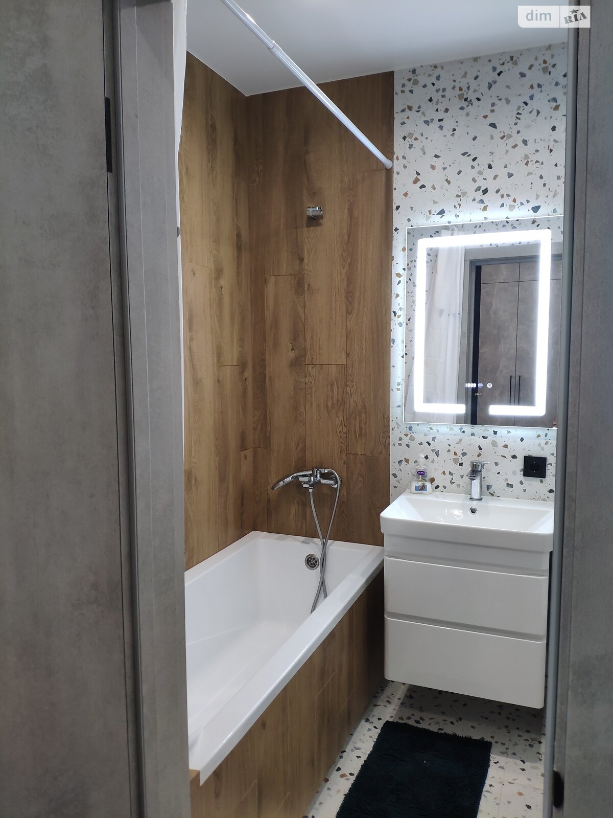 однокомнатная квартира с ремонтом в Ровно, район Авторынок, на ул. Королева 9В в аренду на долгий срок помесячно фото 1