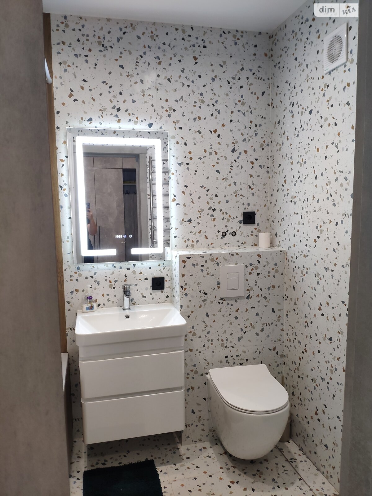 однокомнатная квартира с ремонтом в Ровно, район Авторынок, на ул. Королева 9В в аренду на долгий срок помесячно фото 1